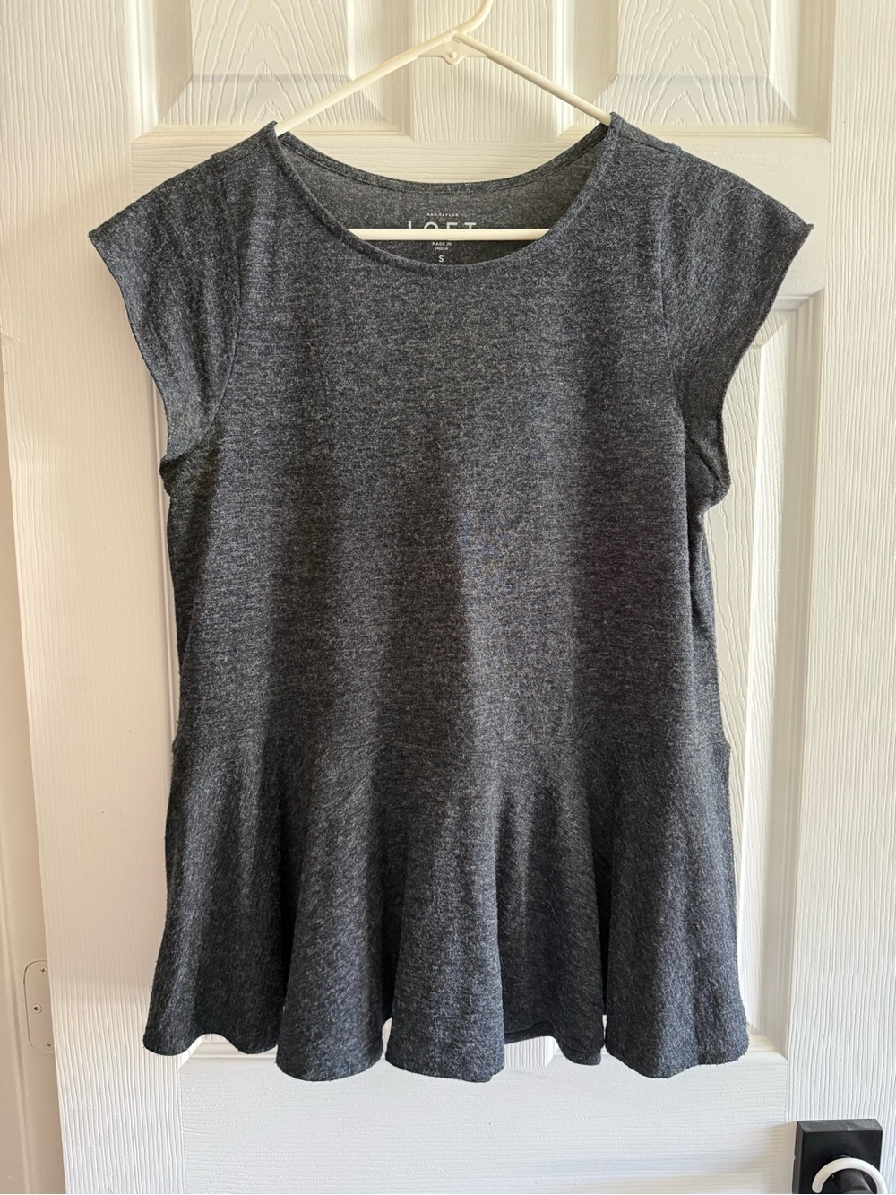 LOFT Gray Cap-Sleeve Peplum Top Size Small